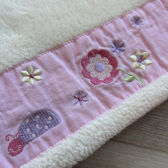 Small Wonders‎ Yellow Butterfly Ladybug Flower Embroidered Blanket 30x40in - Picture 3 of 7